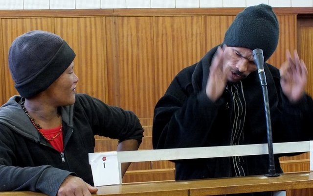  Die twee moordverdagtes, Mariaan Nobles en Johan (Typie) Julies in die Streekshof se beskuldigde bank.